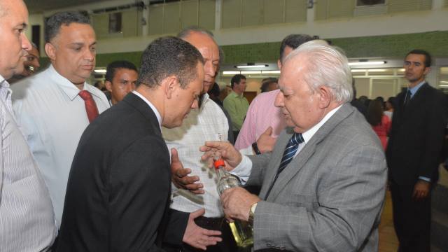 Pr. Abigail ministrando a benção e unção