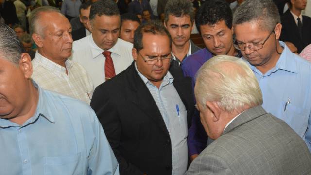 Pr. Abigail ministrando a benção e unção