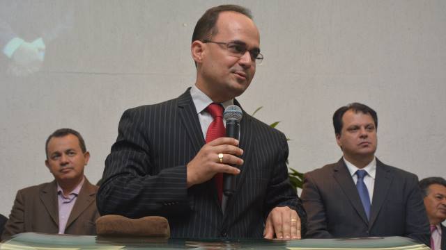 Pr. Abinair Vargas